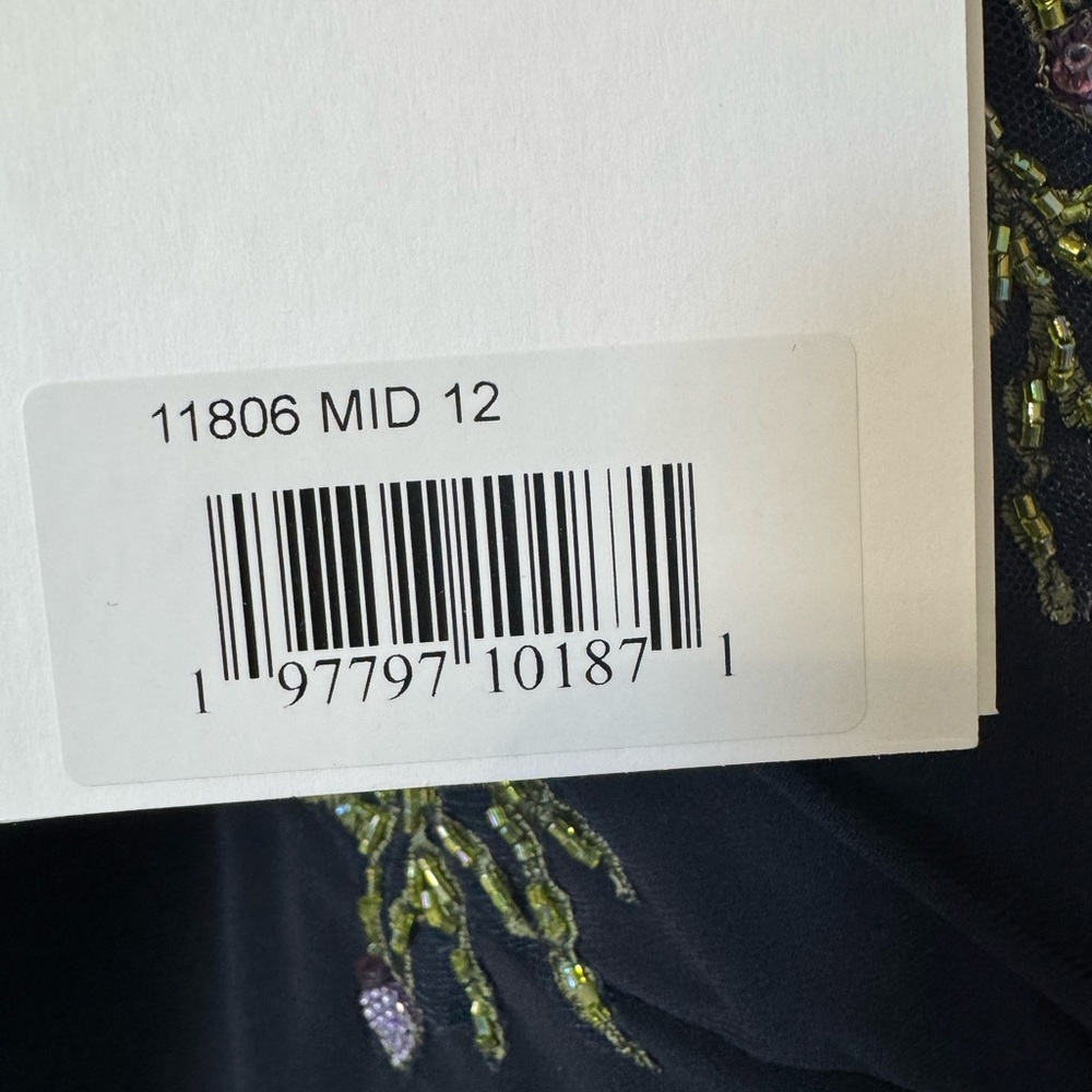Mac Duggal Women's Embellished Long Sleeve Fitted Jersey Gown - Picture 7 of 7
